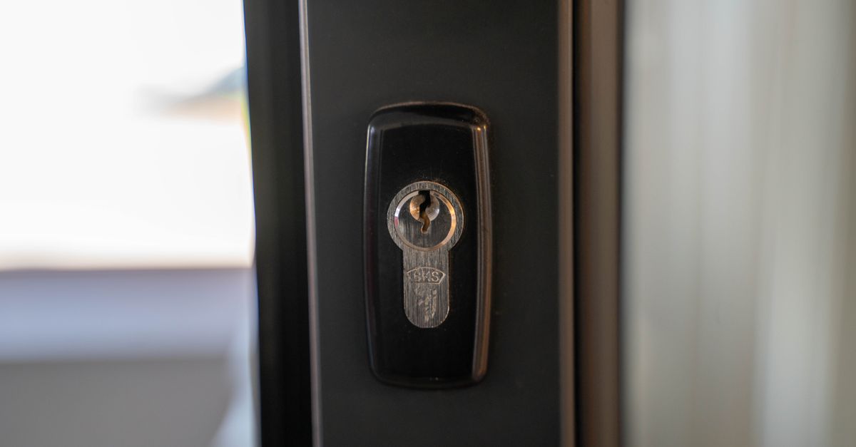 locksmith service technician — Westbury Locksmith